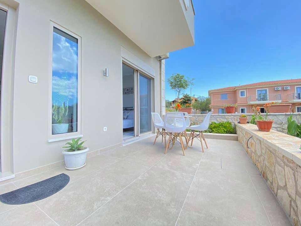 Grey Luxury House Apartment Ipsos Exterior photo
