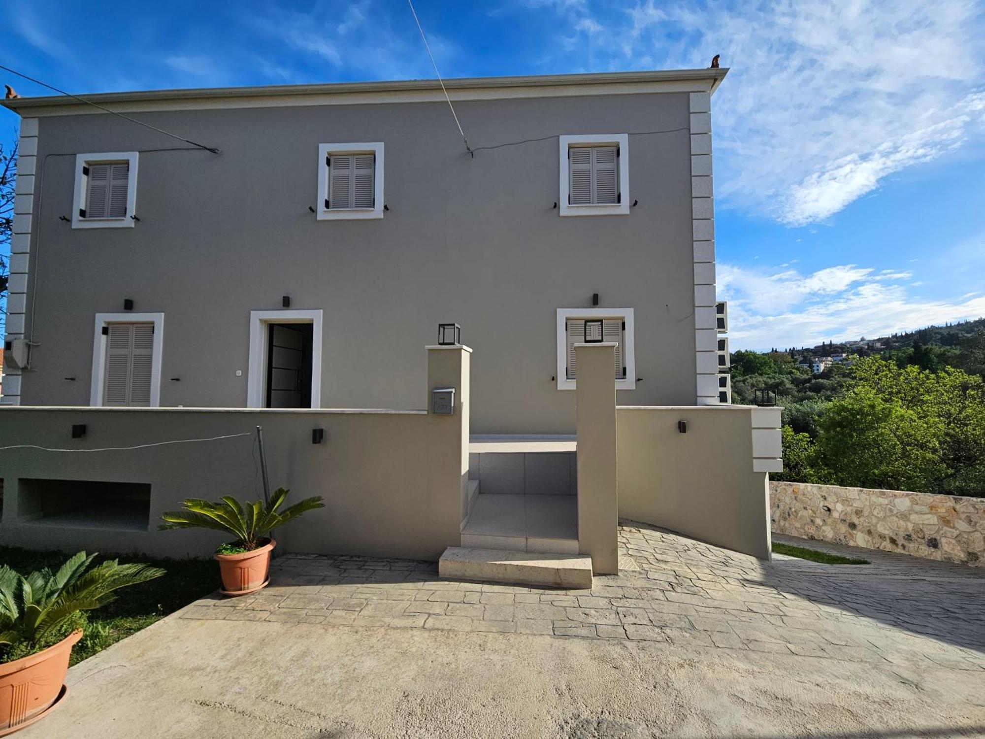 Grey Luxury House Apartment Ipsos Exterior photo