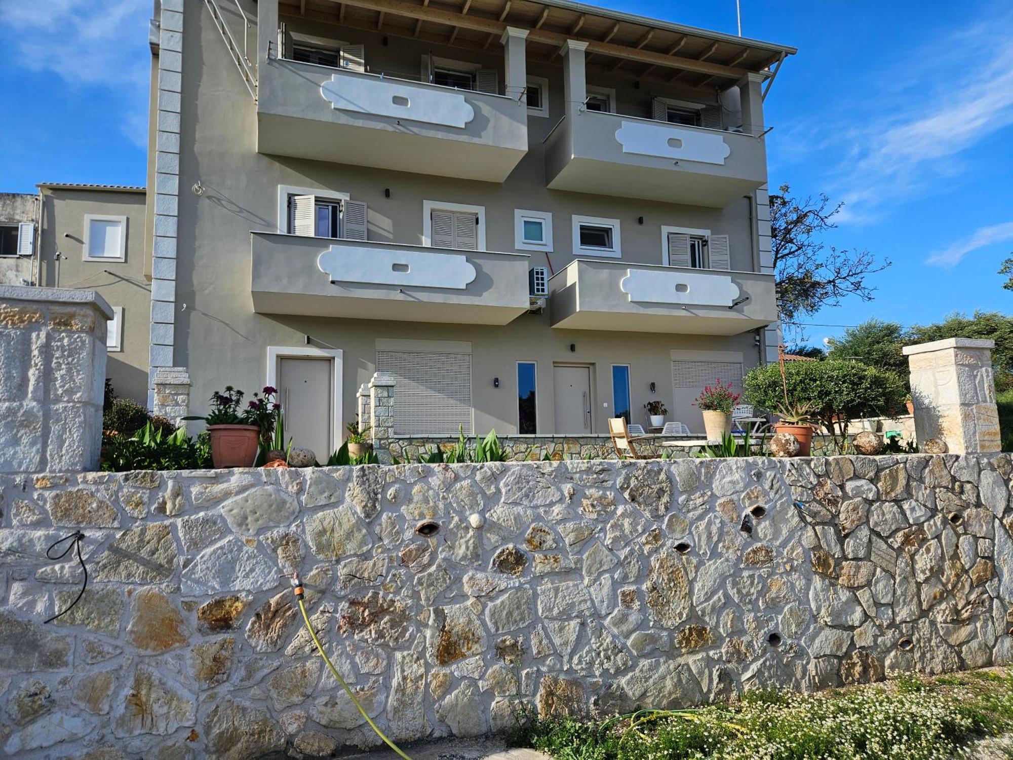 Grey Luxury House Apartment Ipsos Exterior photo