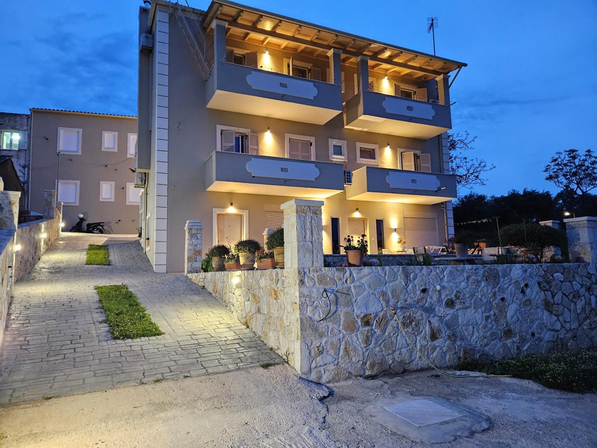 Grey Luxury House Apartment Ipsos Exterior photo