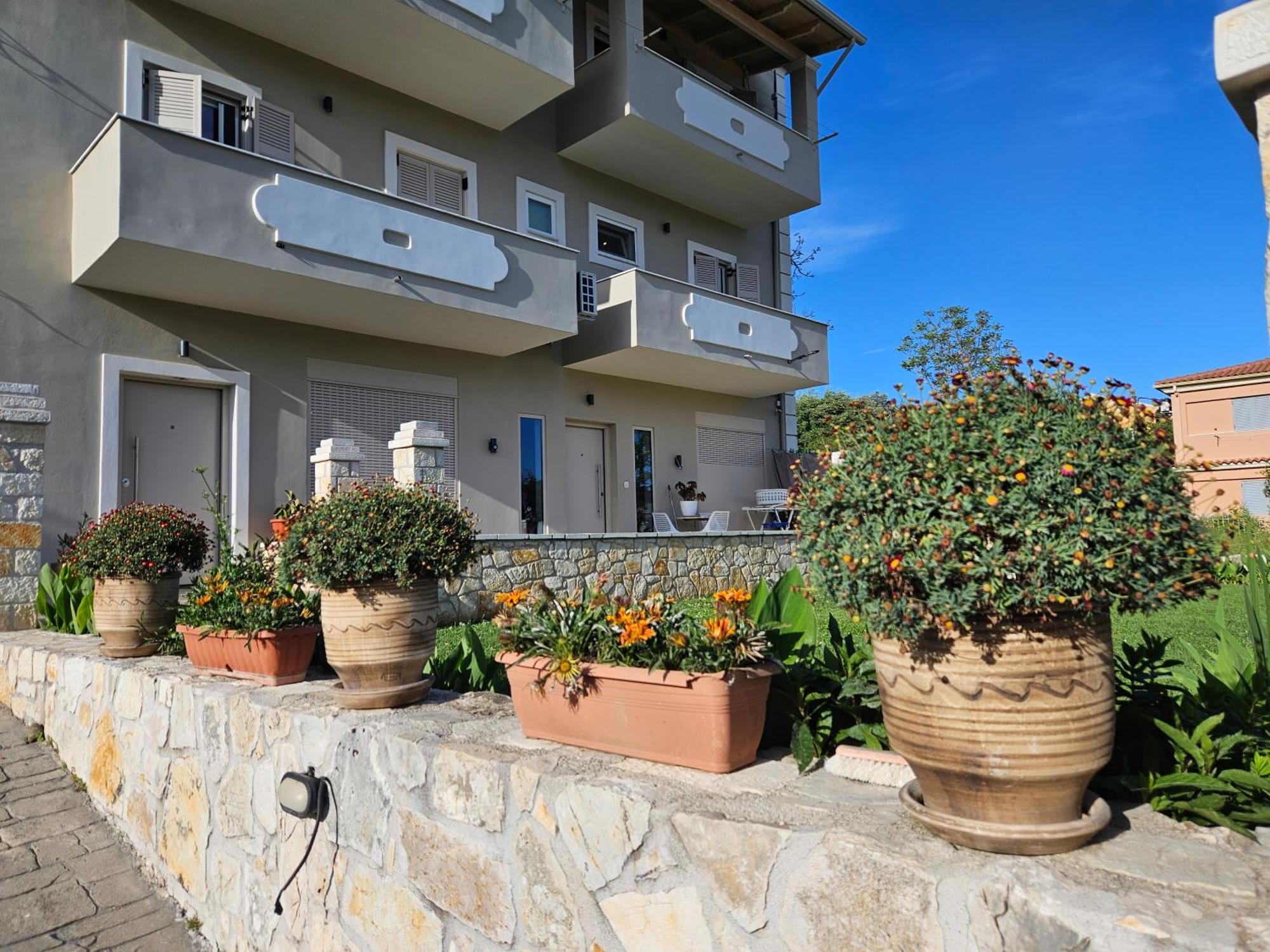 Grey Luxury House Apartment Ipsos Exterior photo