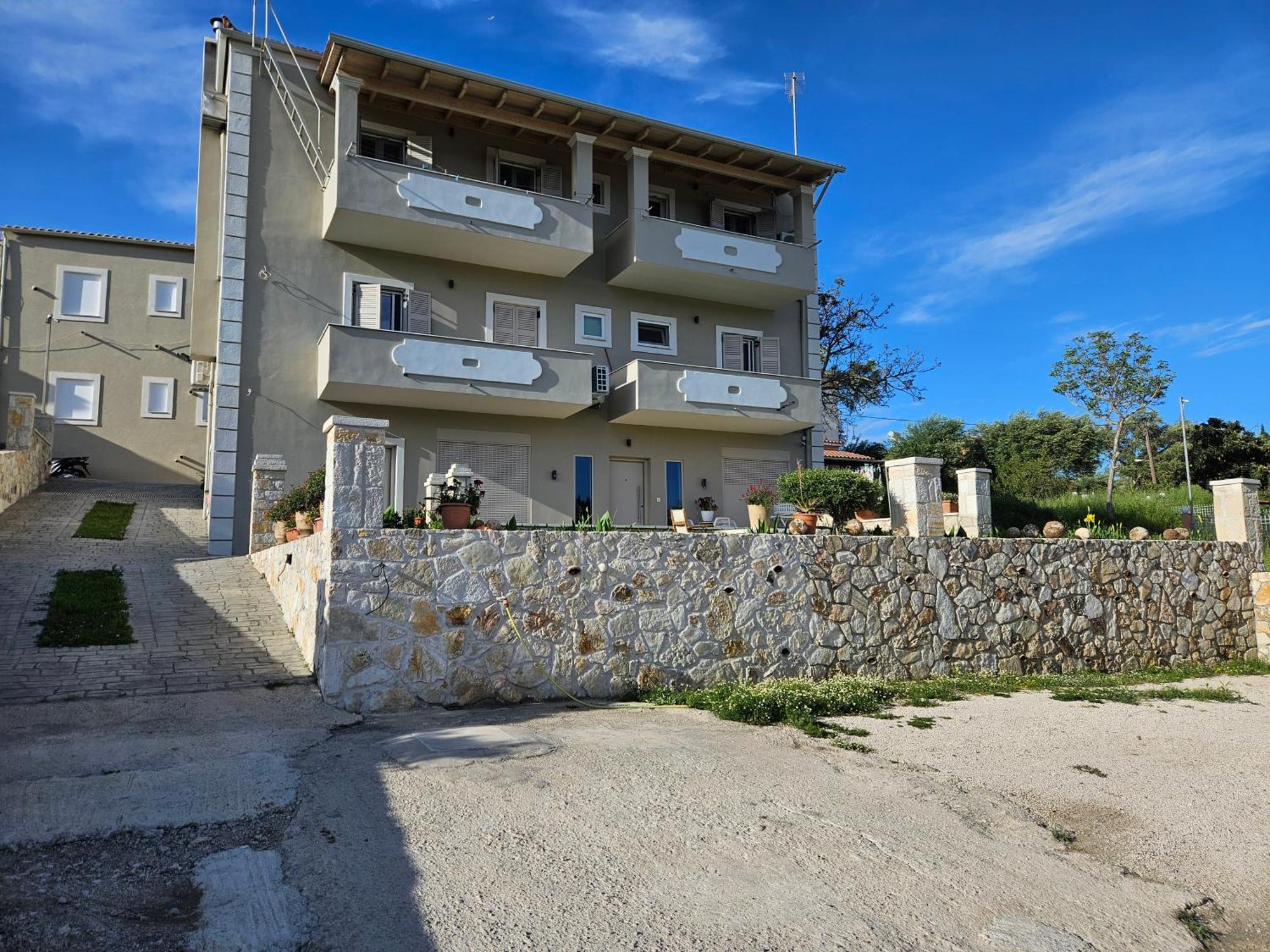 Grey Luxury House Apartment Ipsos Exterior photo