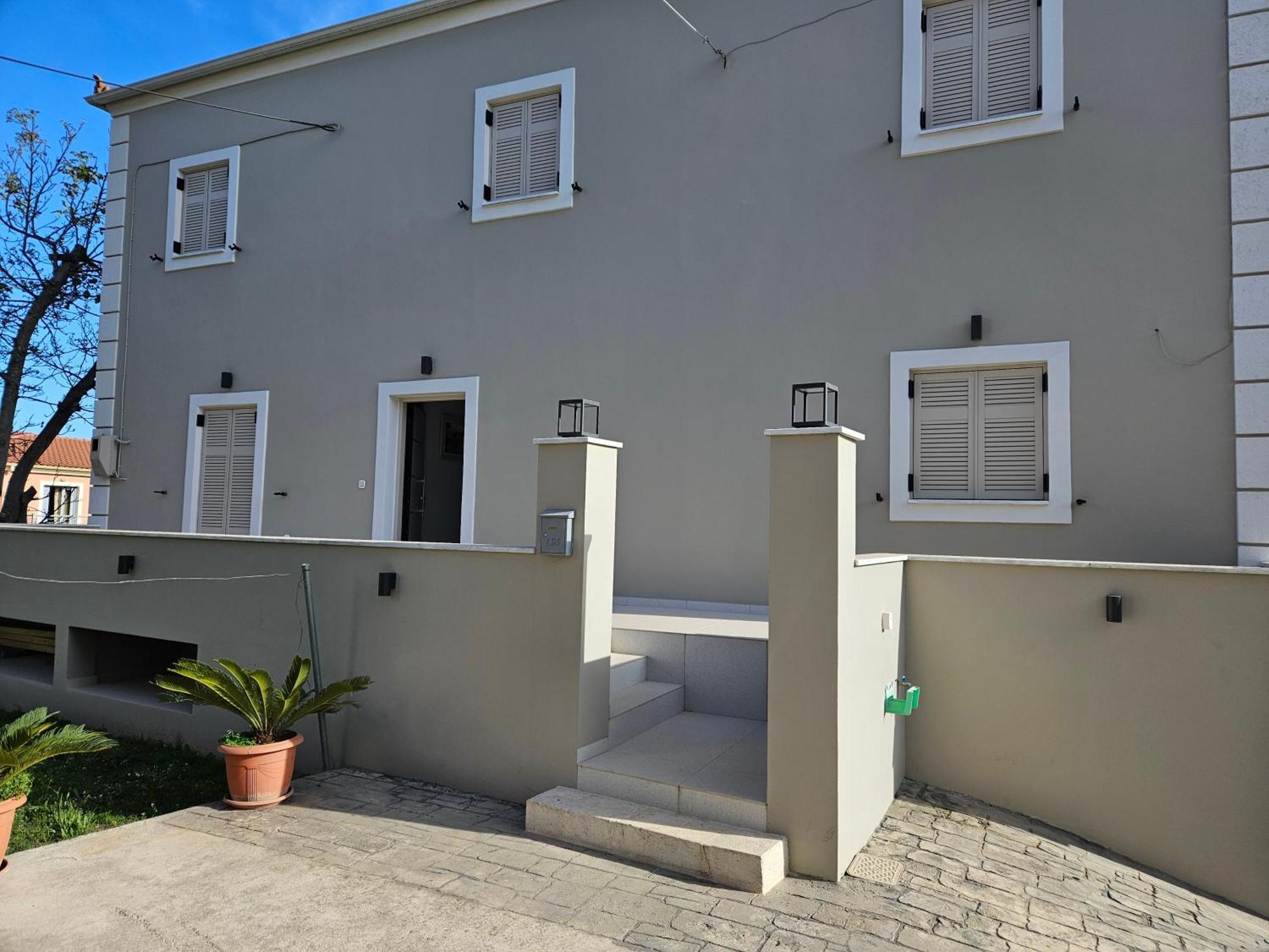 Grey Luxury House Apartment Ipsos Exterior photo
