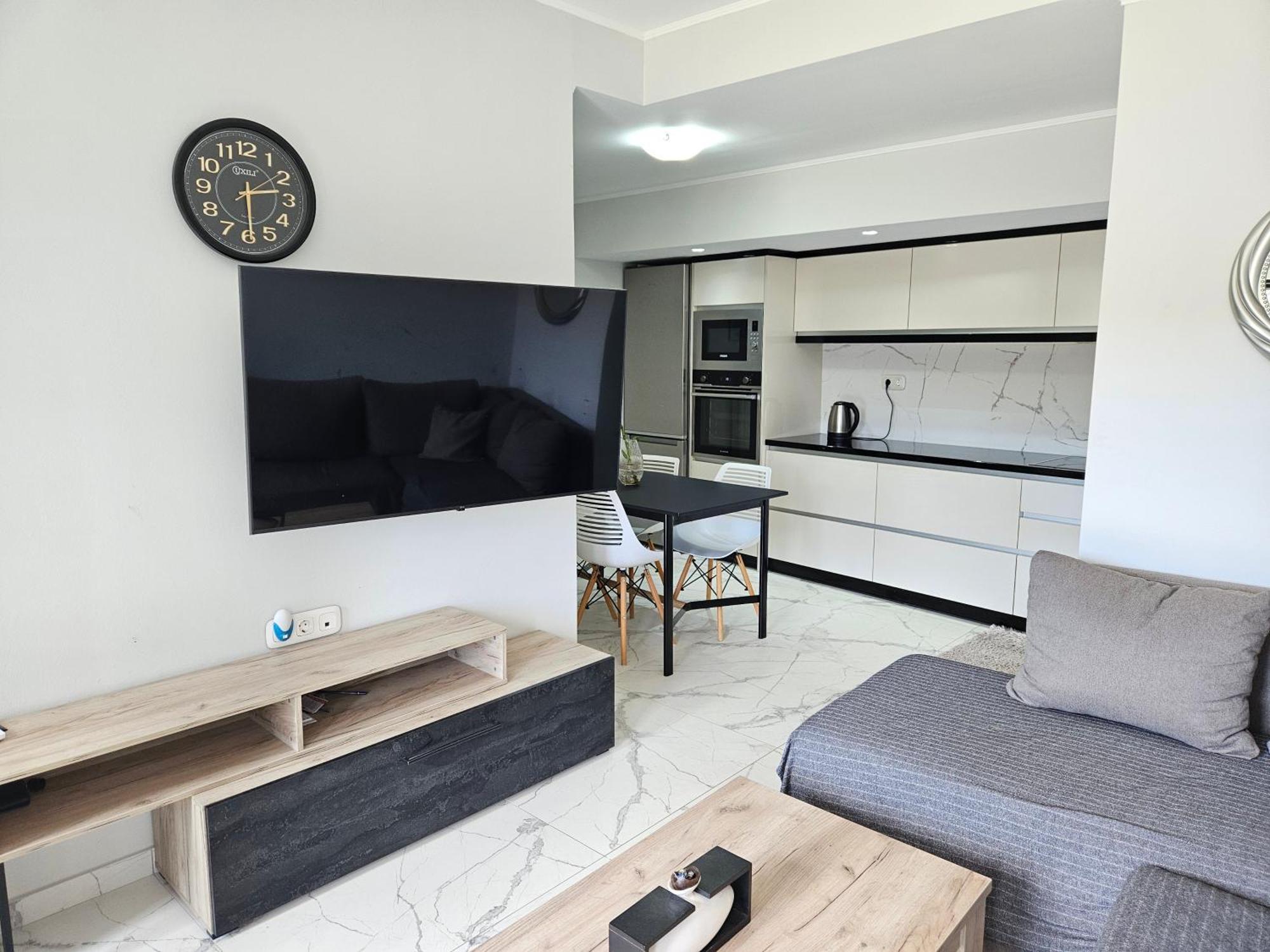 Grey Luxury House Apartment Ipsos Exterior photo