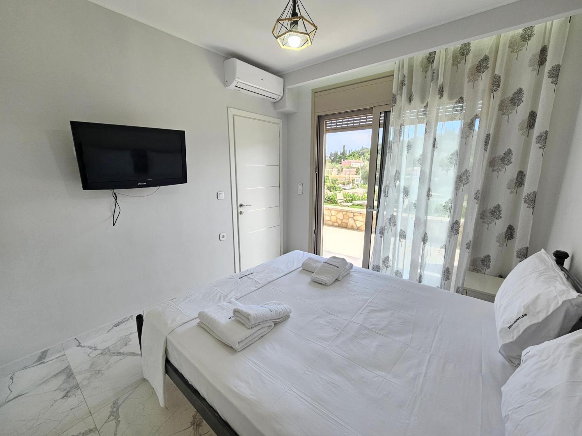 Grey Luxury House Apartment Ipsos Exterior photo