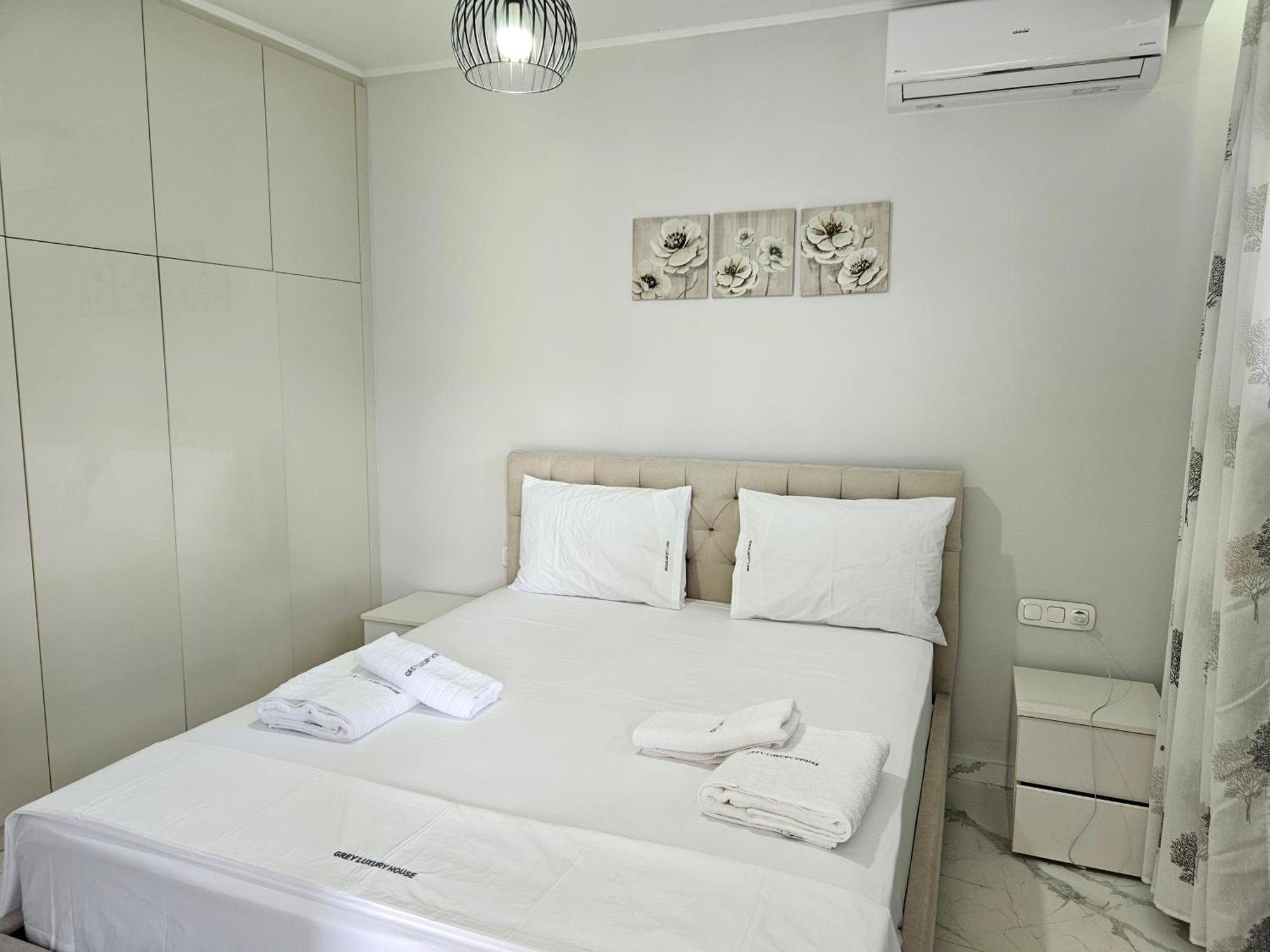 Grey Luxury House Apartment Ipsos Exterior photo