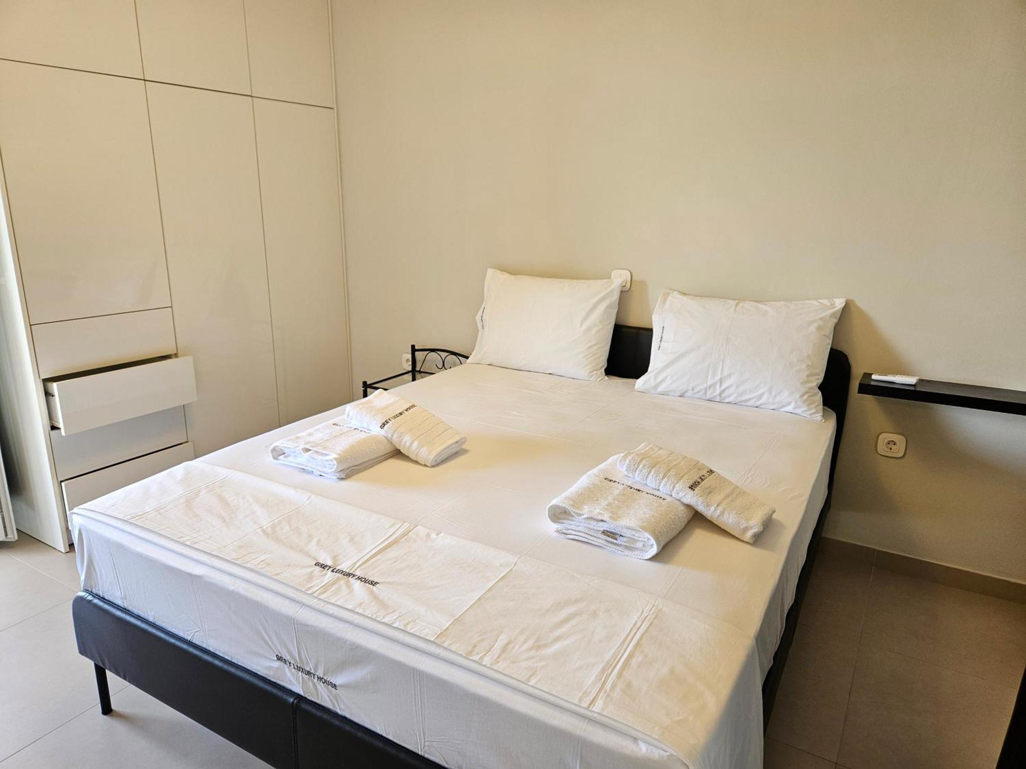 Grey Luxury House Apartment Ipsos Exterior photo